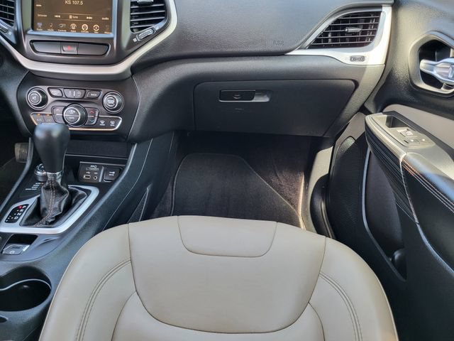 Used 2016 Jeep Cherokee Limited AWD/4WD image 28