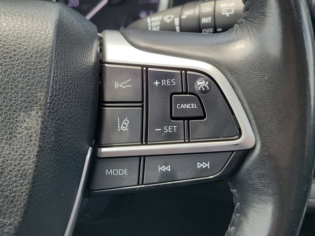 Used 2023 Toyota Highlander XLE AWD/4WD image 27