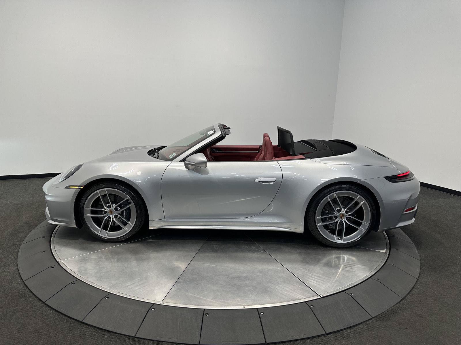 Used 2025 Porsche 911 Carrera RWD image 16