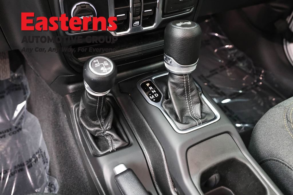 Used 2025 Jeep Wrangler Unlimited Sahara AWD/4WD image 13