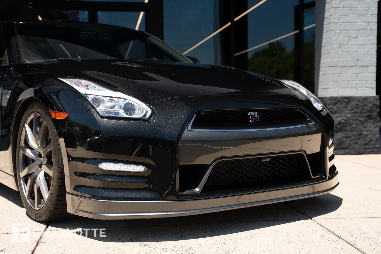 Used 2015 Nissan GT-R Premium AWD/4WD image 2