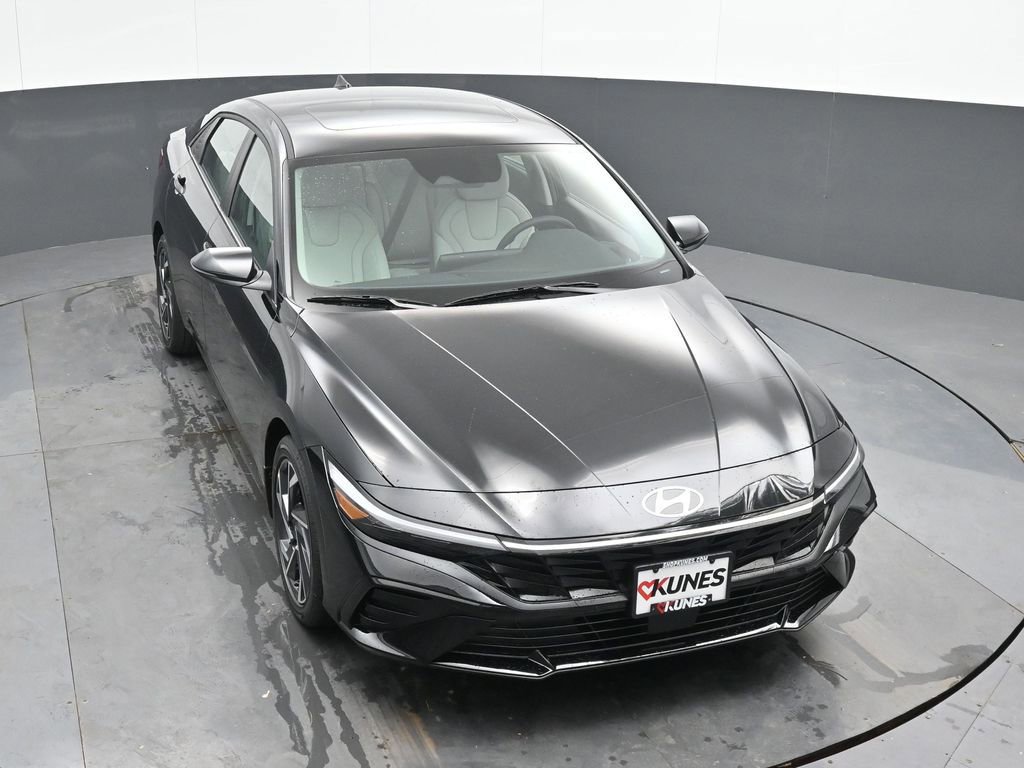 Used 2025 Hyundai Elantra Limited FWD image 42