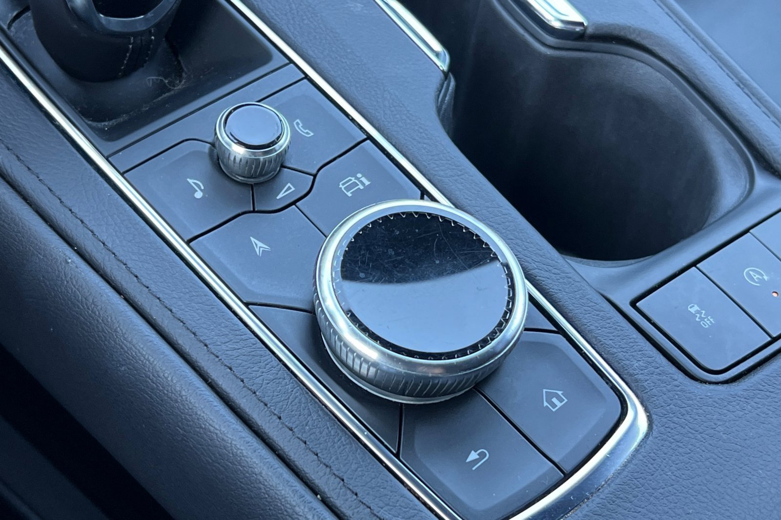 Certified 2024 Cadillac XT4 Premium Luxury image 32