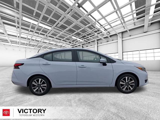 Used 2025 Nissan Versa SV image 2