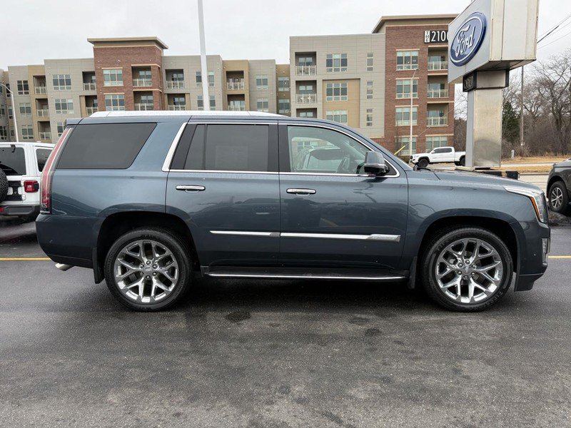 Used 2019 Cadillac Escalade Premium Luxury AWD/4WD image 2