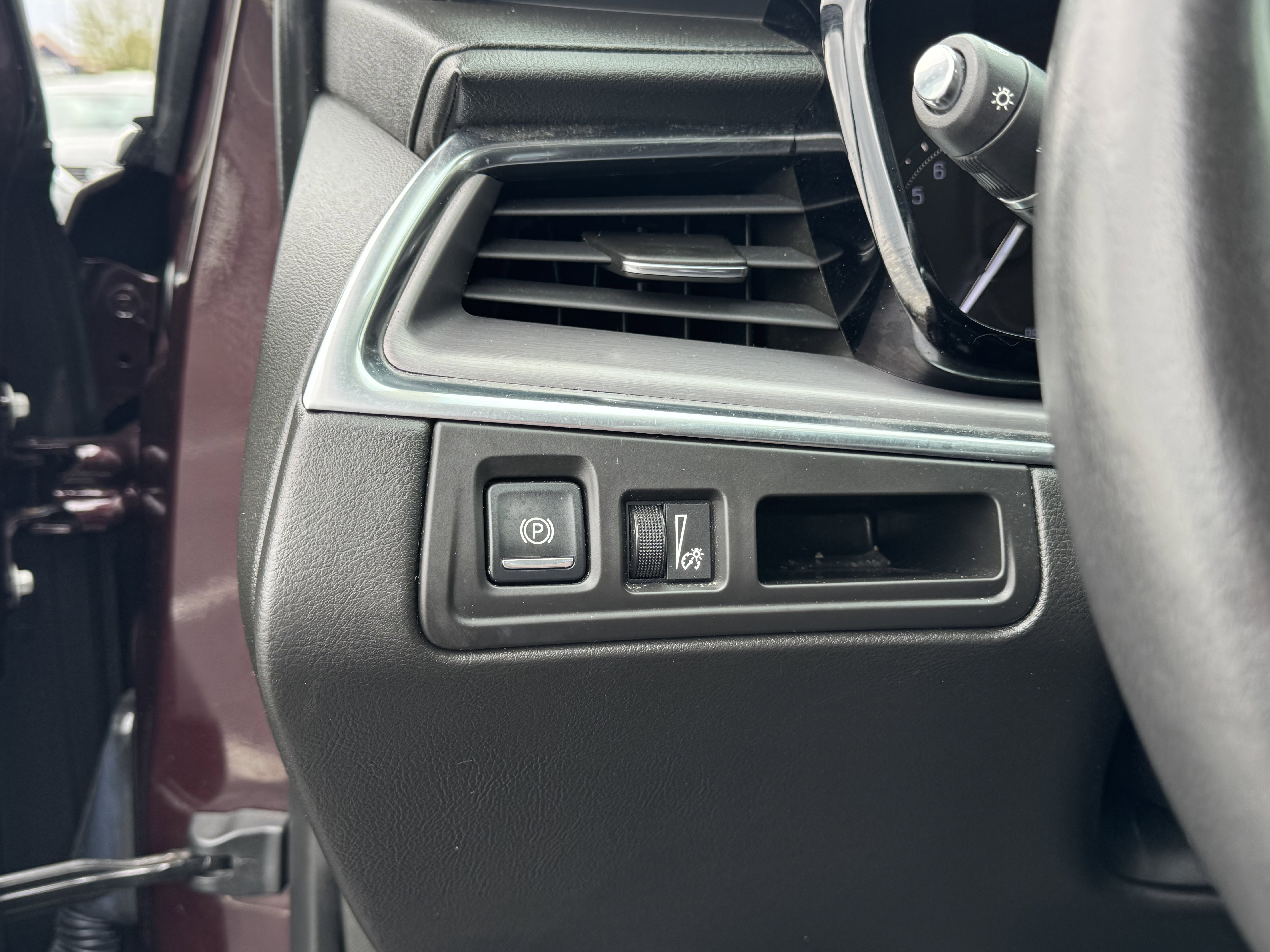 Used 2017 Cadillac XT5 Luxury w/ Driver Awareness Package image 19