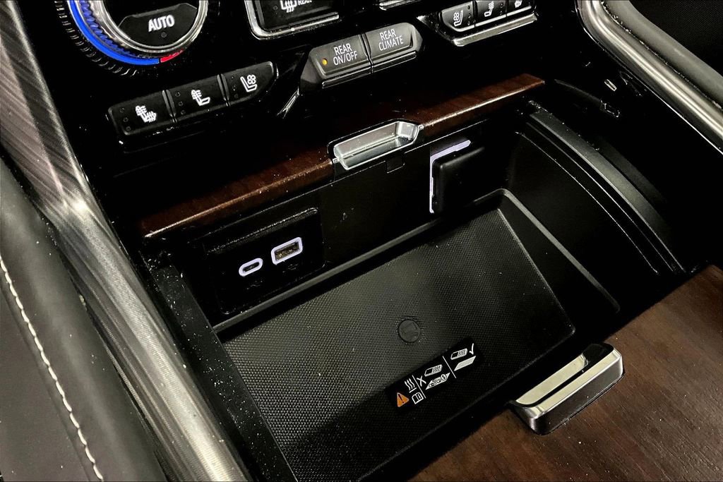 Used 2024 GMC Yukon XL Denali Ultimate AWD/4WD image 16