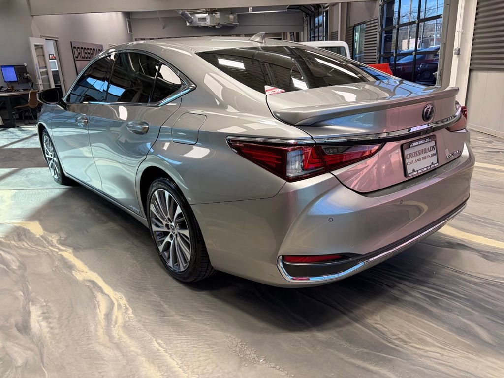 Used 2019 Lexus ES 300h w/ Premium Package image 34