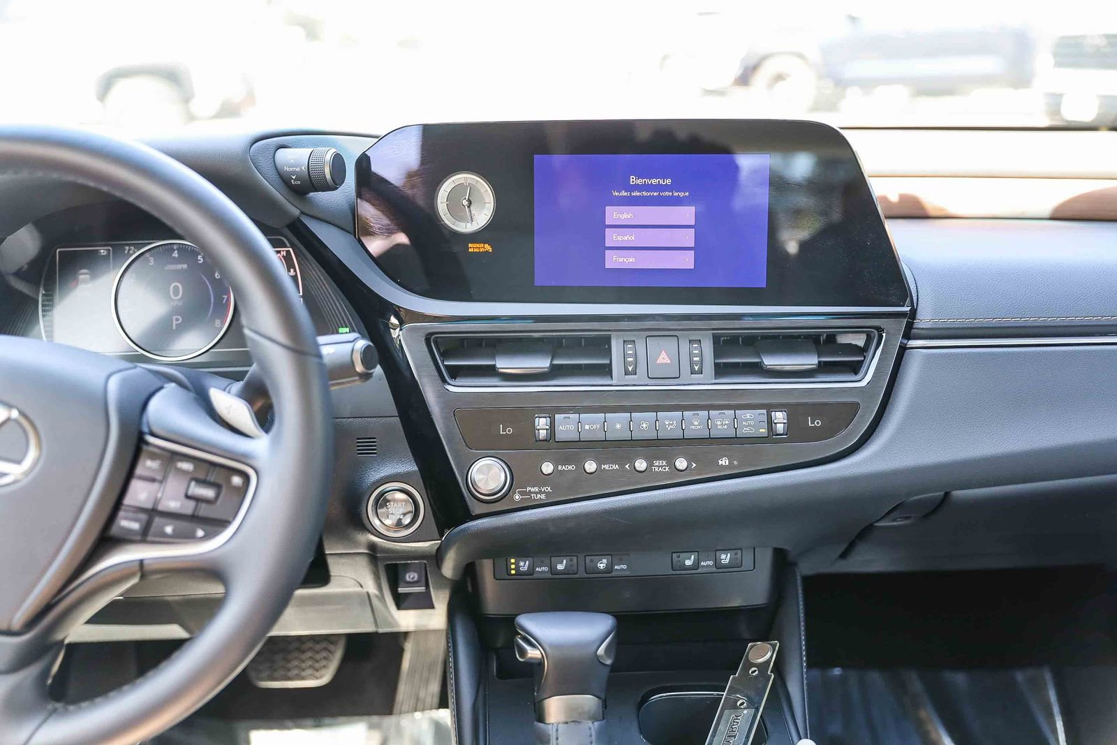 Used 2025 Lexus ES 350 w/ Premium Package FWD image 13