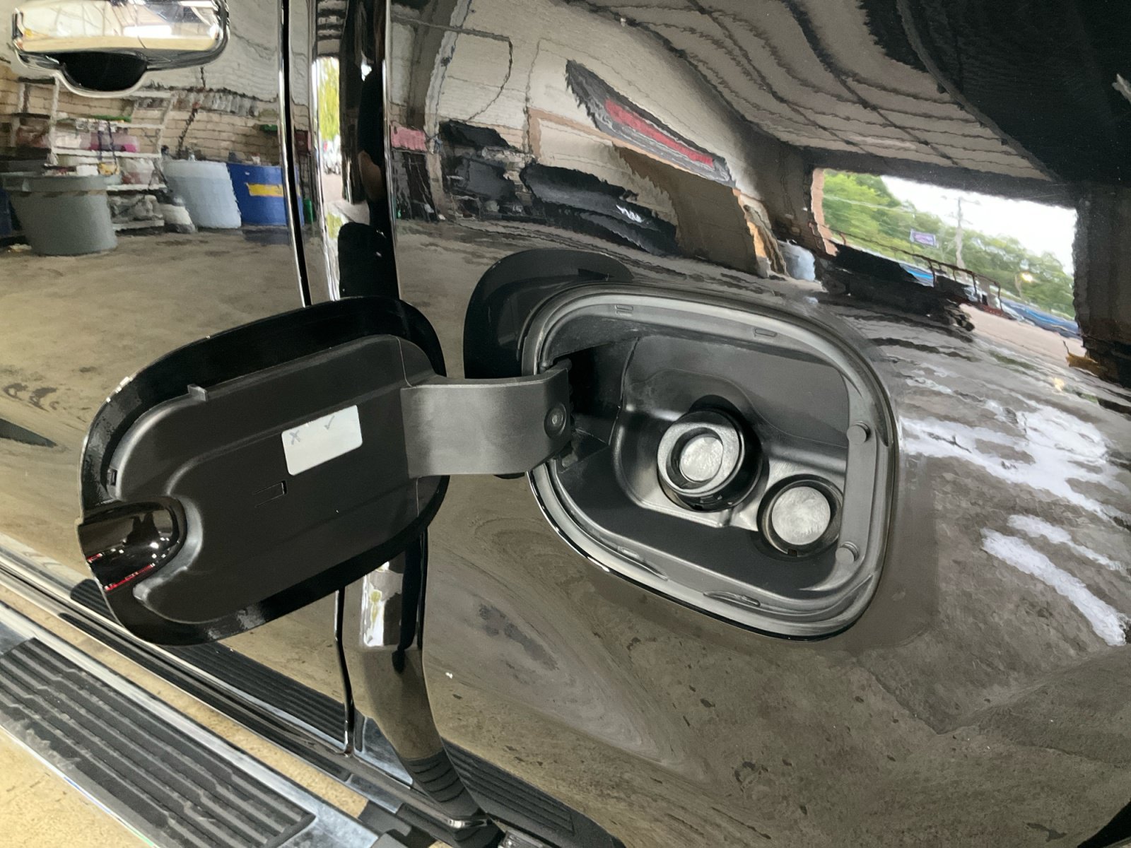Used 2023 Chevrolet Silverado 1500 LTZ AWD/4WD image 28