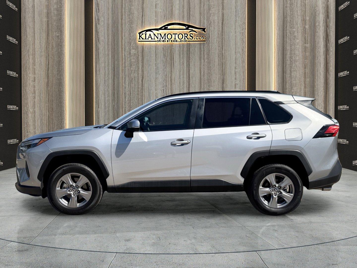 Used 2025 Toyota RAV4 XLE image 4