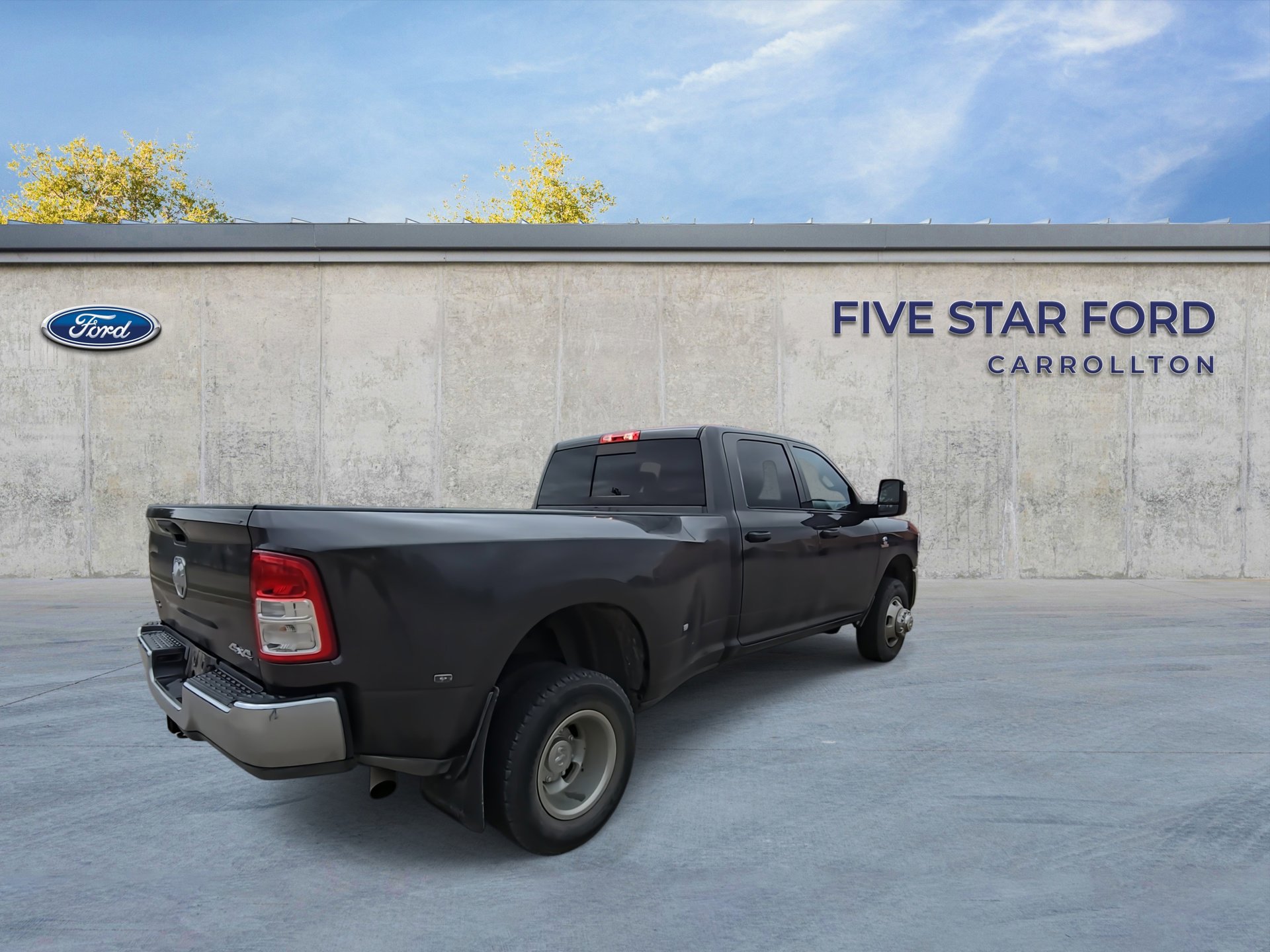 Used 2024 RAM 3500 Tradesman w/ Chrome Appearance Group AWD/4WD image 8
