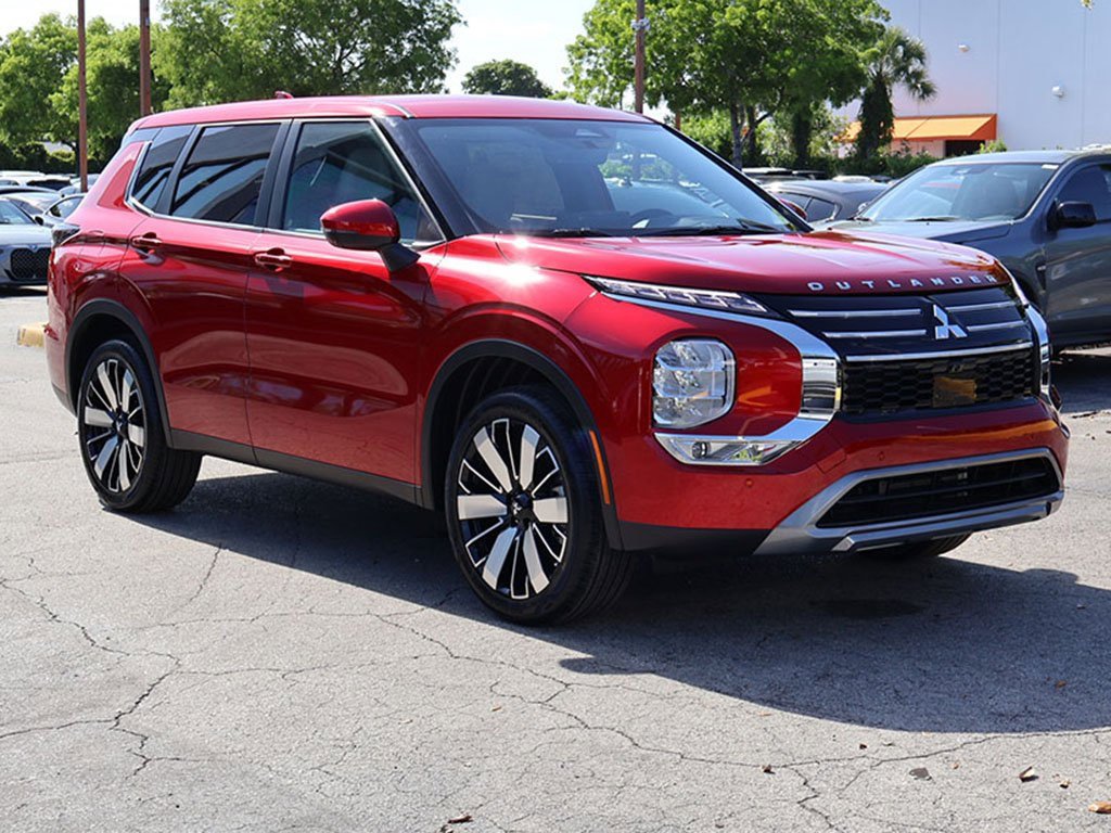 New 2025 Mitsubishi Outlander SE image 2