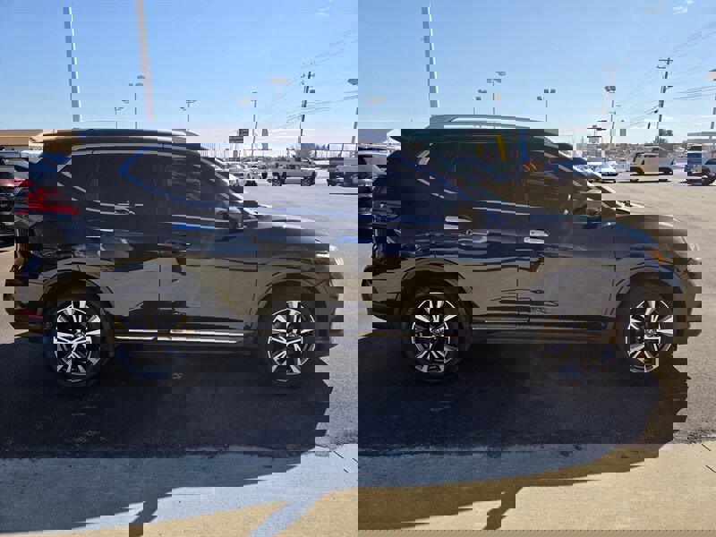 Used 2017 Nissan Rogue SL w/ SL Premium Package image 2