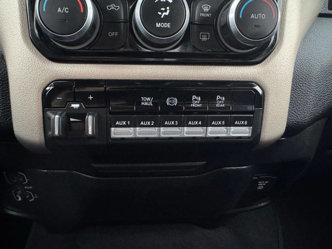 Used 2020 RAM 3500 Laramie image 27