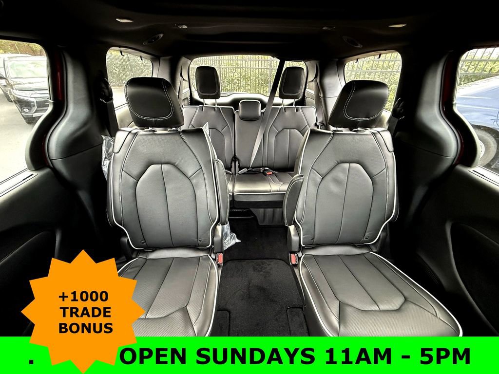 New 2026 Chrysler Pacifica Limited w/ Uconnect Theater Family Group image 29