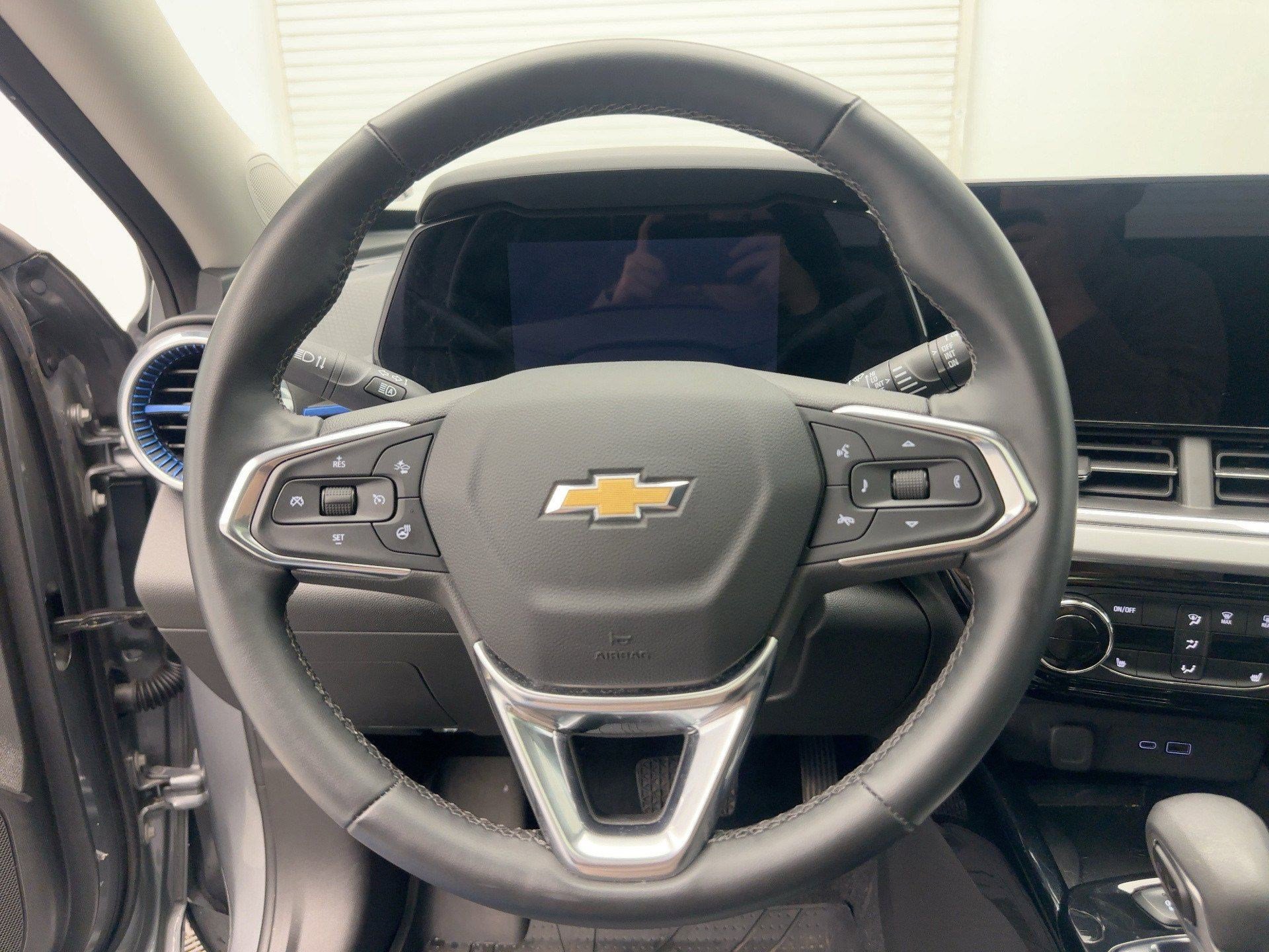 Certified 2024 Chevrolet Trax LT w/ Sunroof Package image 16