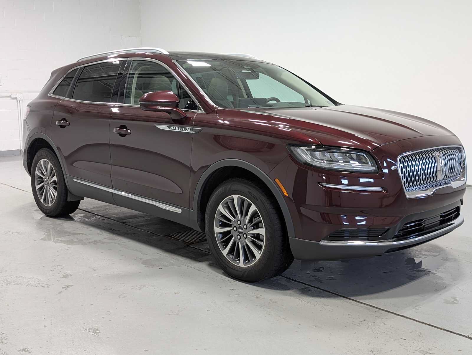 Certified 2022 Lincoln Nautilus Reserve w/ Class II Trailer Tow Package AWD/4WD image 6