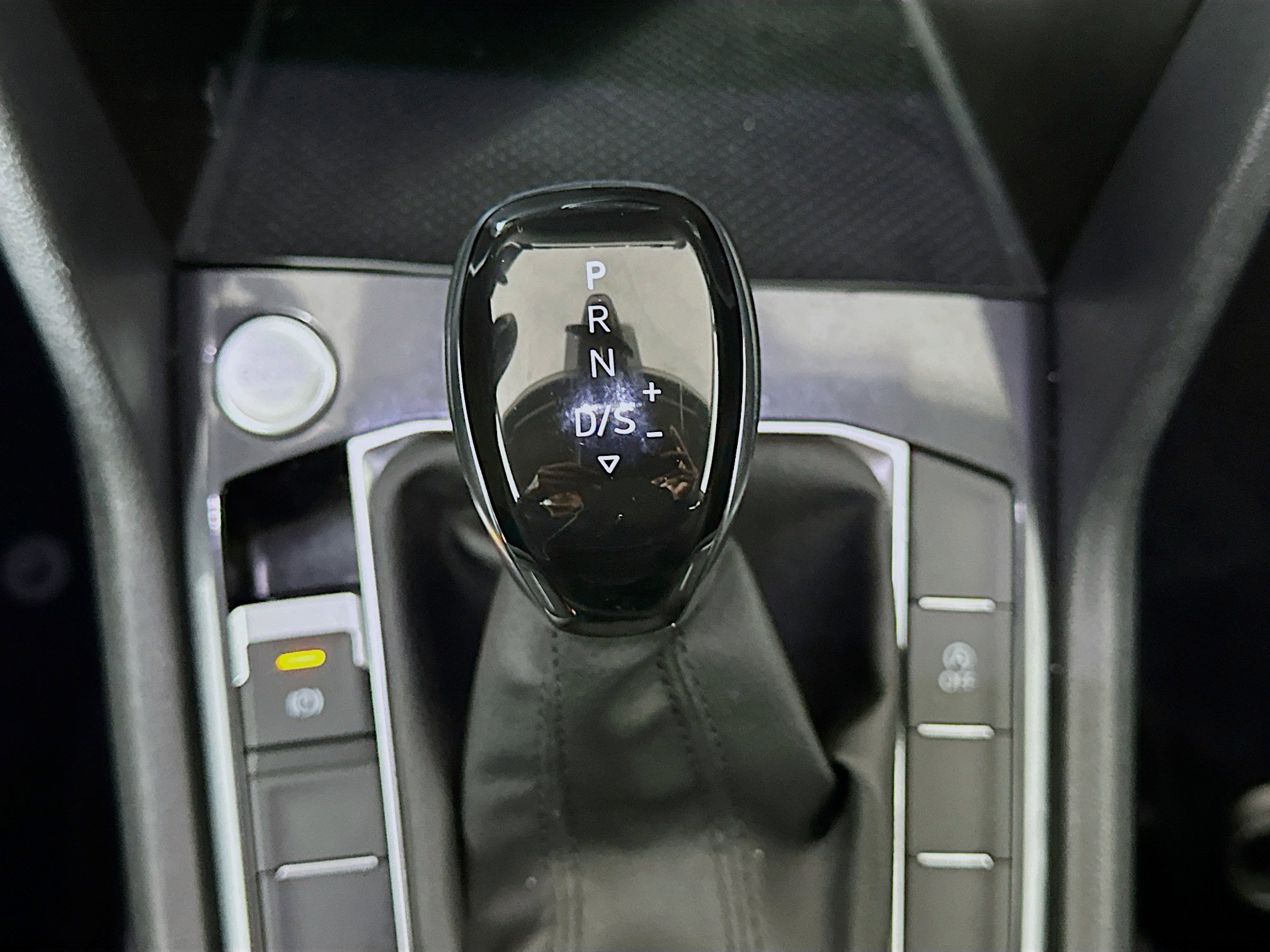 Used 2024 Volkswagen Tiguan Wolfsburg Edition image 24