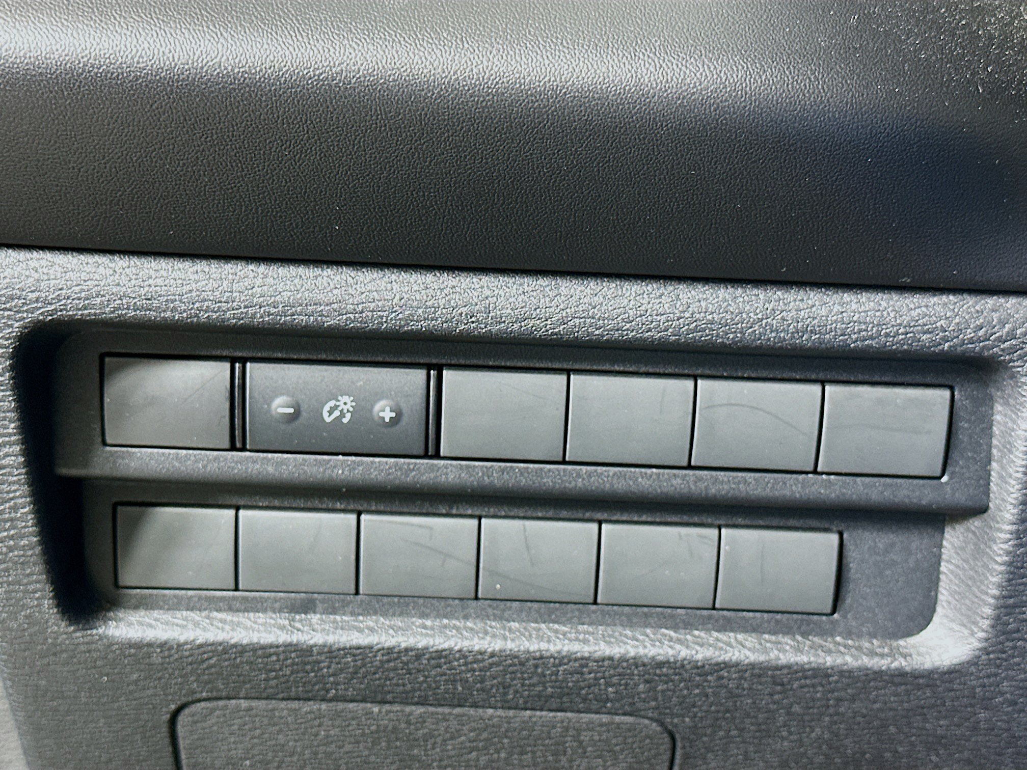 Used 2025 Mitsubishi Outlander ES FWD image 17