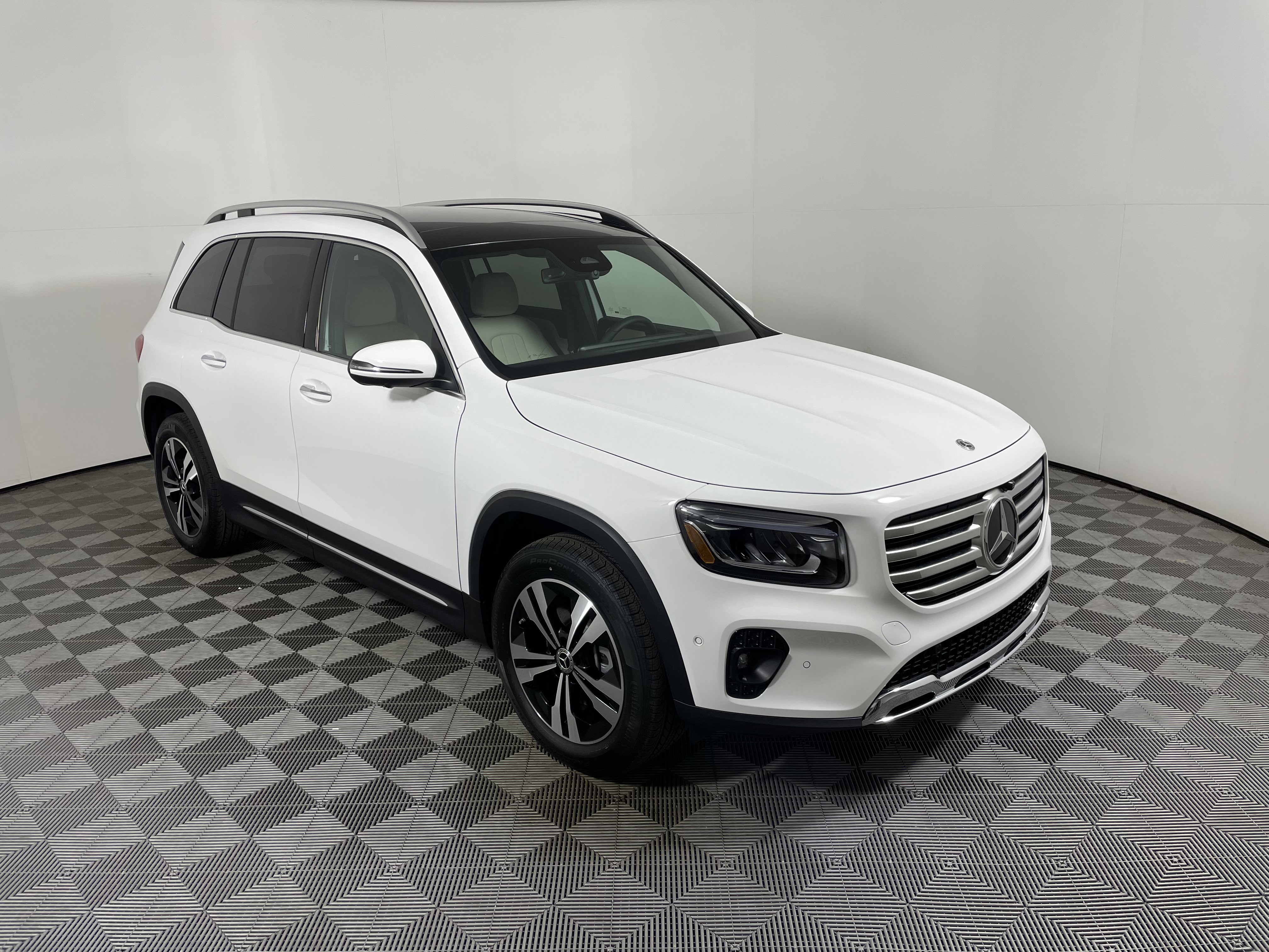 New 2026 Mercedes-Benz GLB 250 image 7