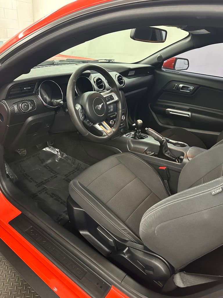 Used 2015 Ford Mustang Coupe RWD image 10