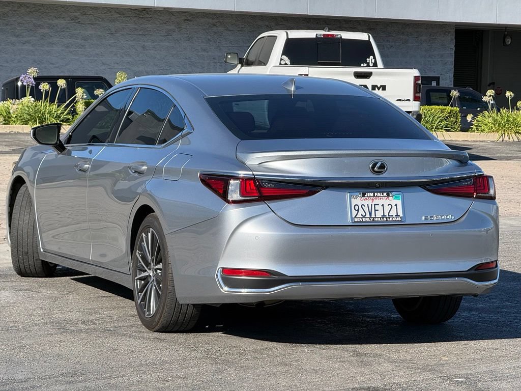 Used 2025 Lexus ES 300h w/ Premium Package FWD image 2