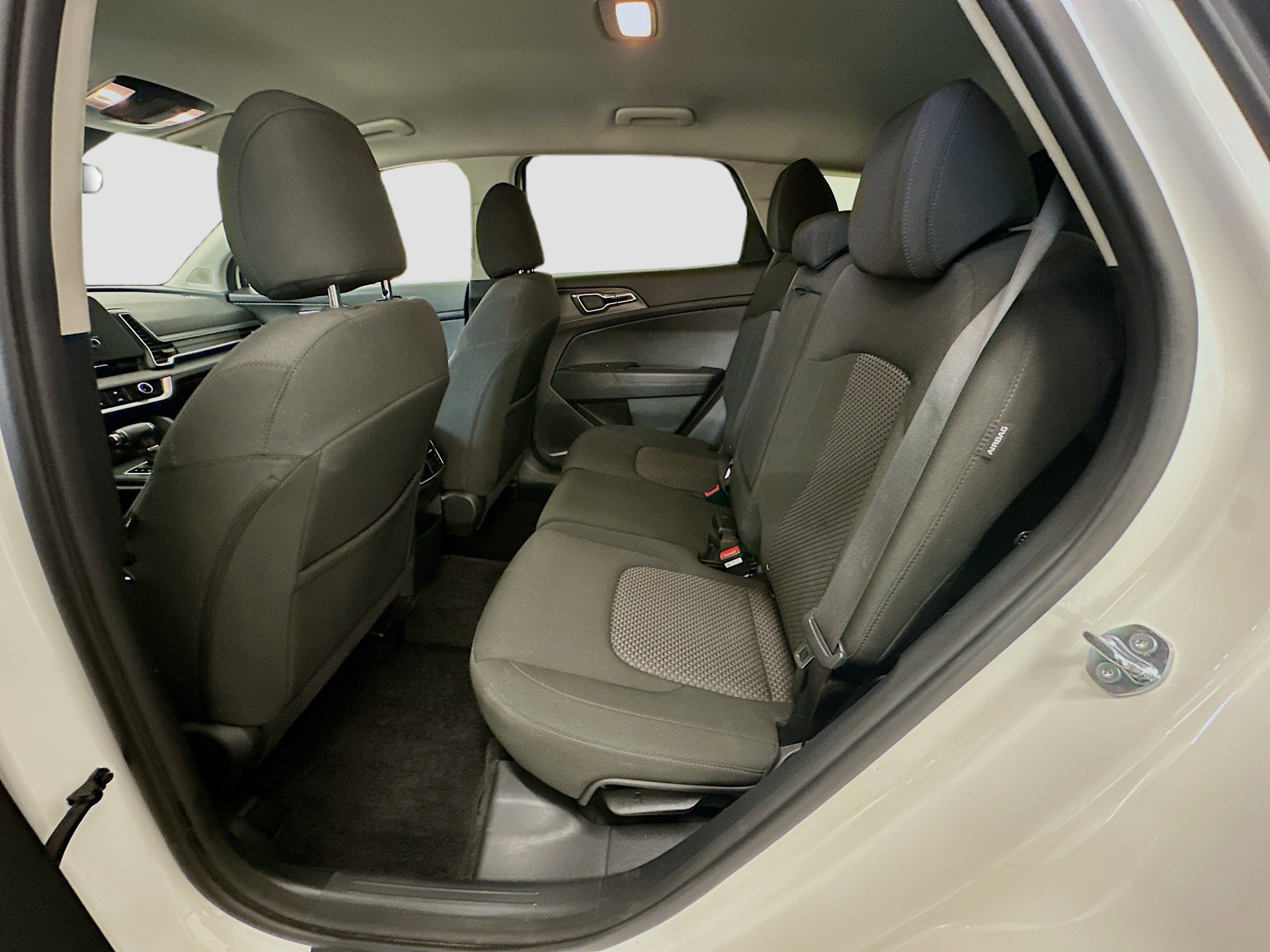 Used 2025 Kia Sportage LX image 28