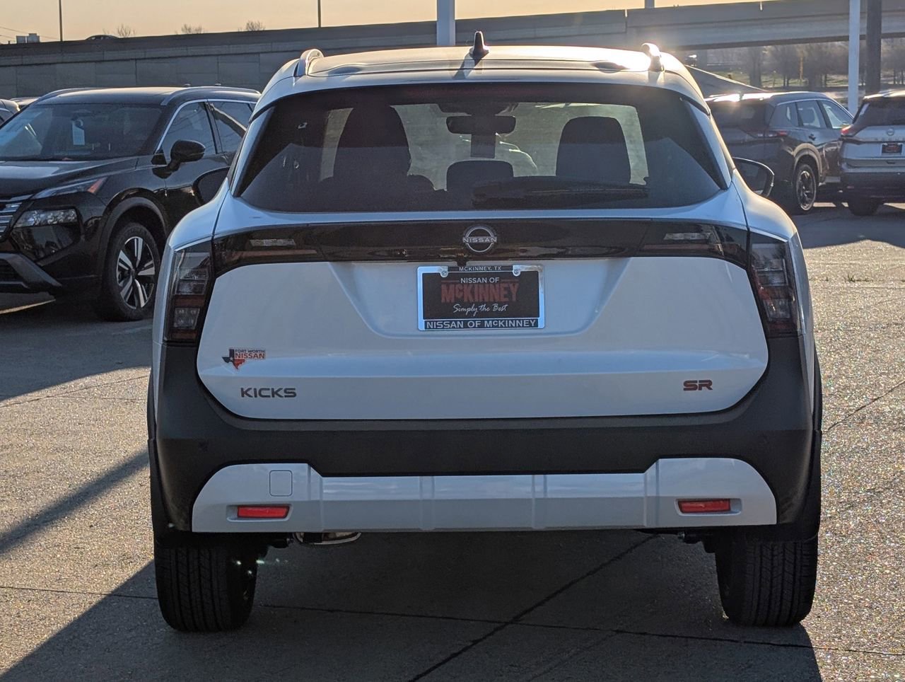 New 2025 Nissan Kicks SR w/ SR Premium Package FWD image 5