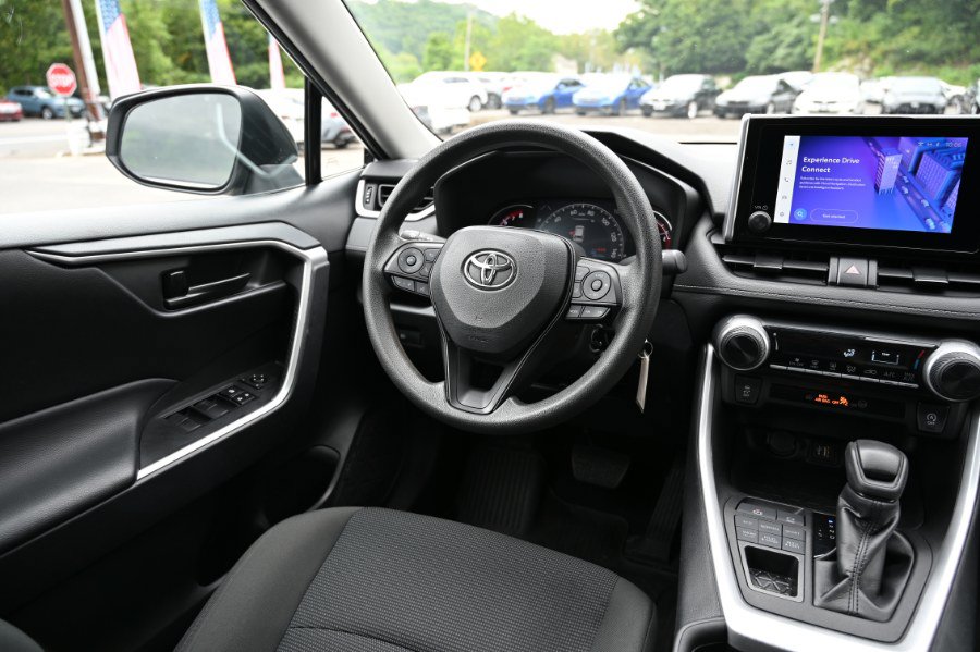 Used 2023 Toyota RAV4 LE AWD/4WD image 9