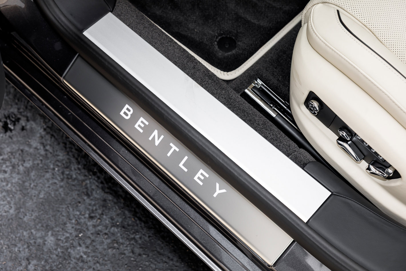 New 2026 Bentley Flying Spur Plug-In Hybrid image 25