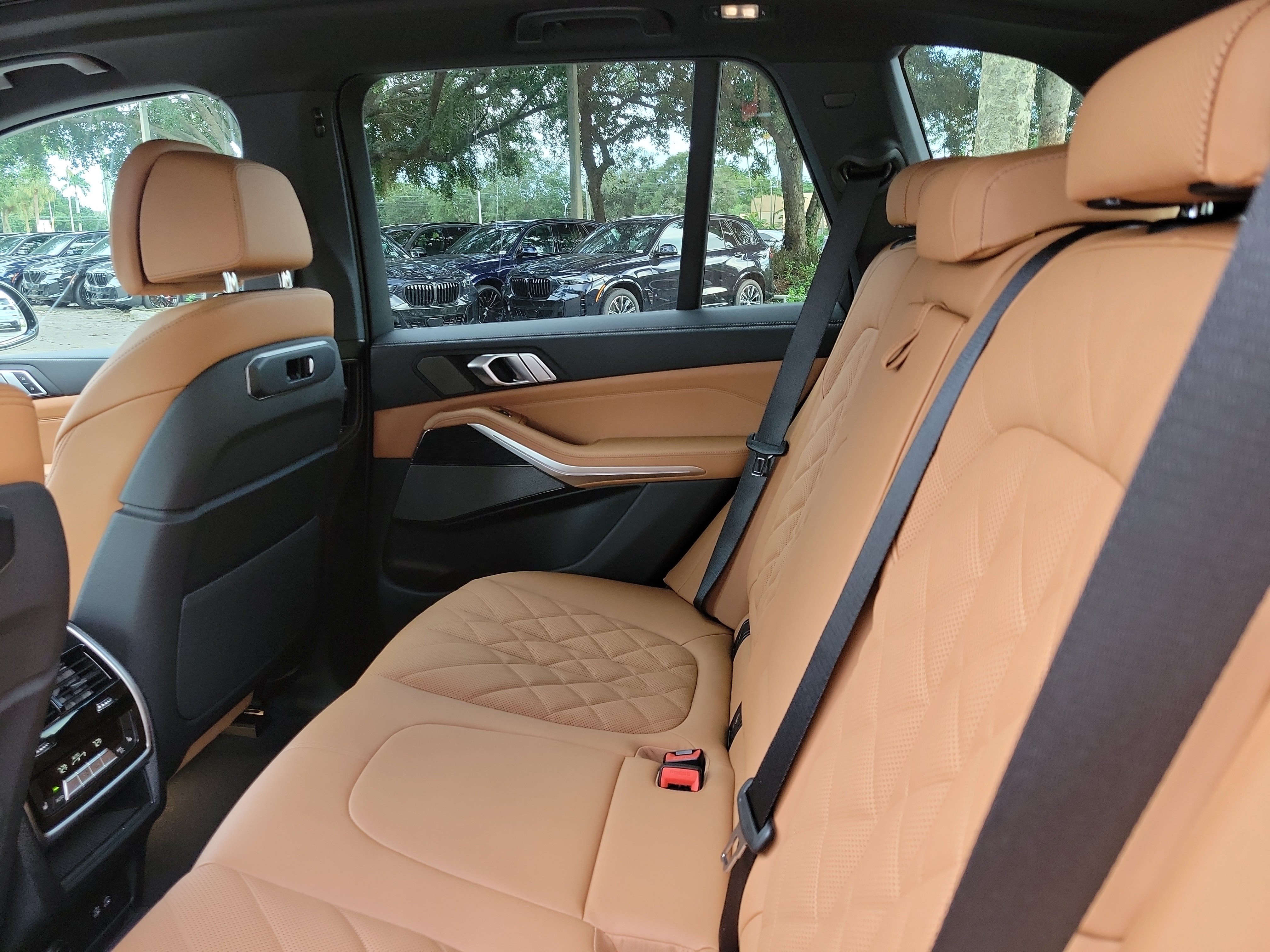 New 2026 BMW X5 xDrive40i w/ M Sport Package AWD/4WD image 6