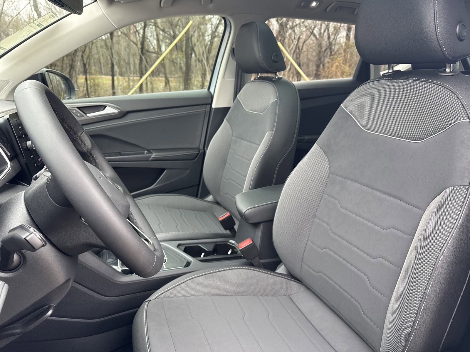 Used 2025 Volkswagen Taos SE image 40