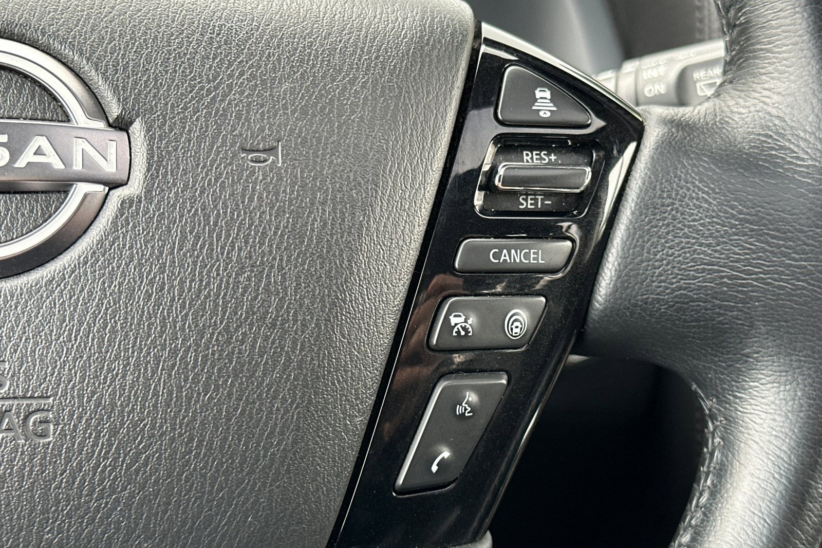 Used 2022 Nissan Armada SL w/ Captain's Chairs Package image 30