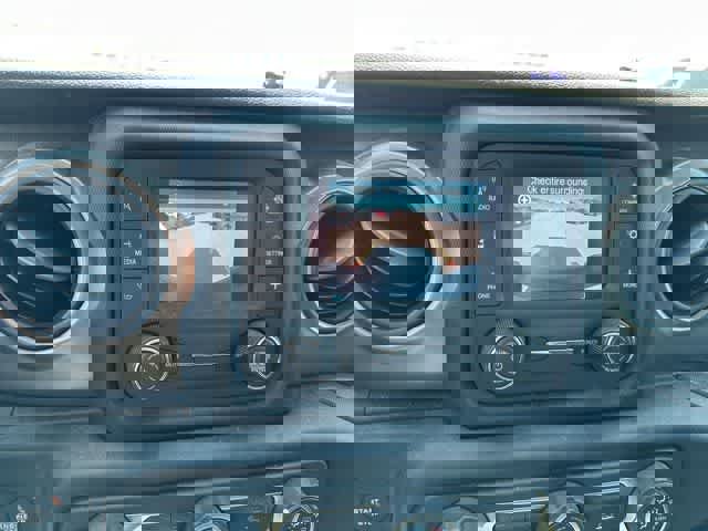 Used 2021 Jeep Gladiator Sport image 7