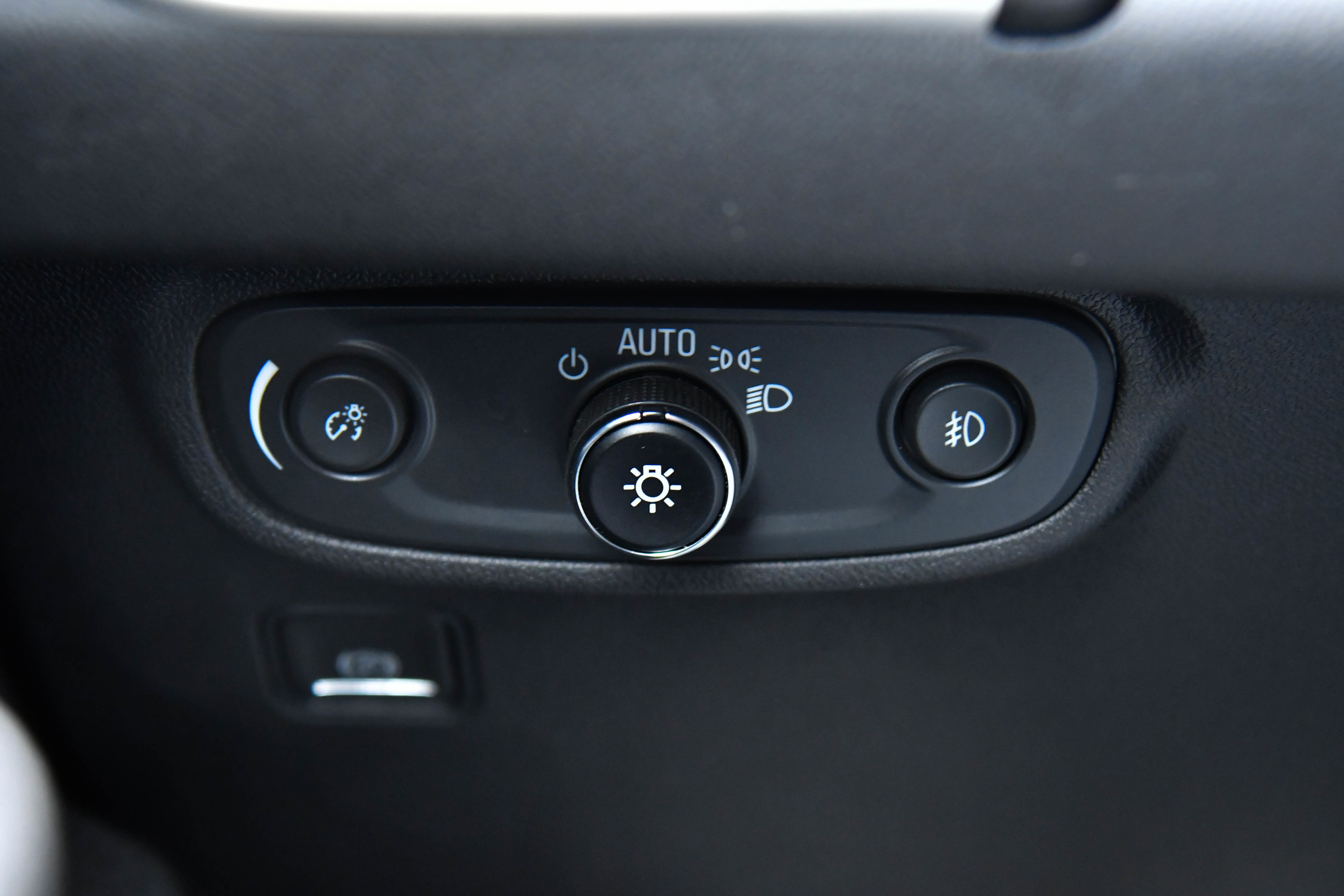 Used 2024 GMC Terrain SLT image 32