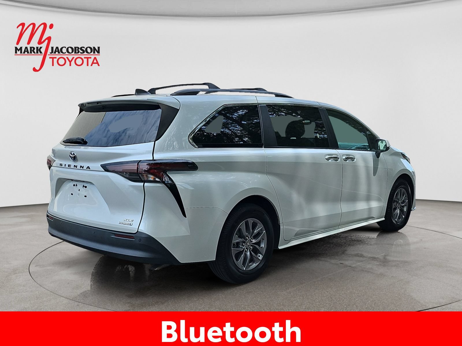 Used 2023 Toyota Sienna XLE FWD image 9