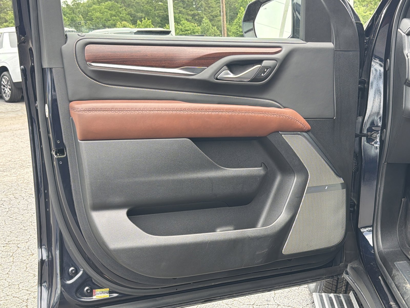Used 2024 GMC Yukon XL Denali Ultimate AWD/4WD image 16