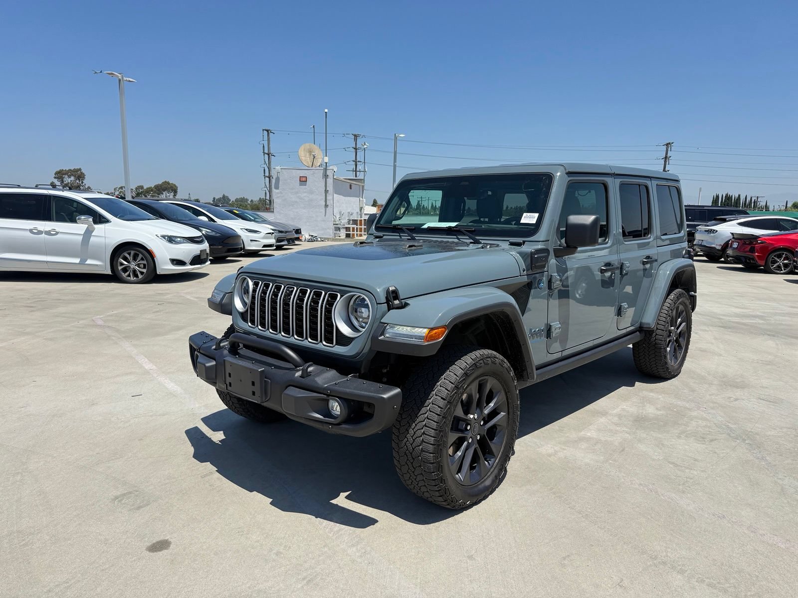 Used 2025 Jeep Wrangler Unlimited Sahara AWD/4WD image 1