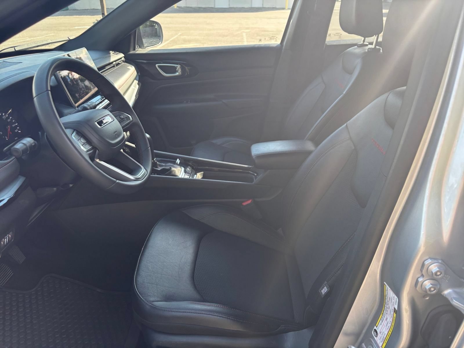 Used 2025 Jeep Compass Trailhawk AWD/4WD image 22