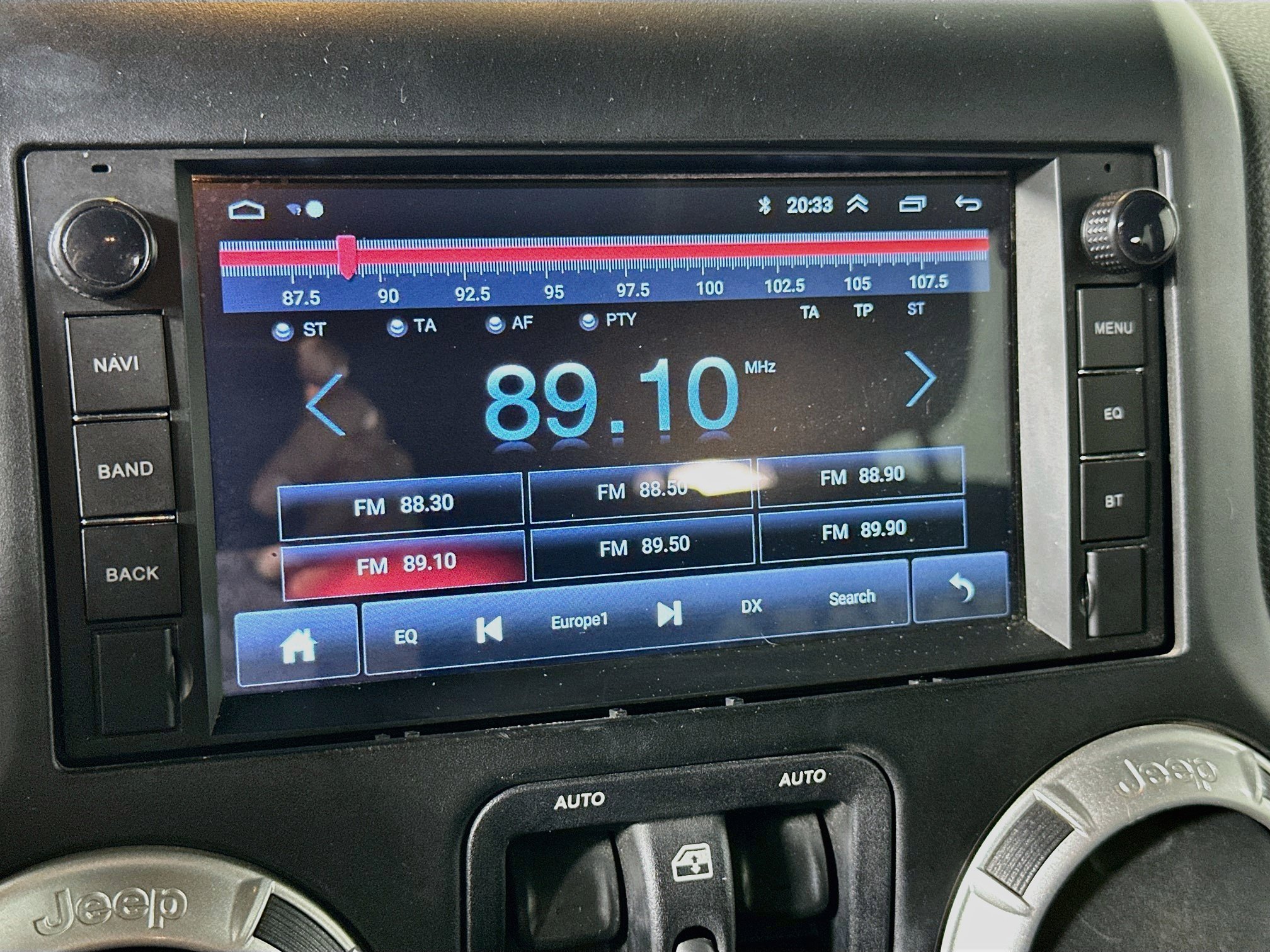 Used 2014 Jeep Wrangler Unlimited Sahara w/ Connectivity Group AWD/4WD image 19