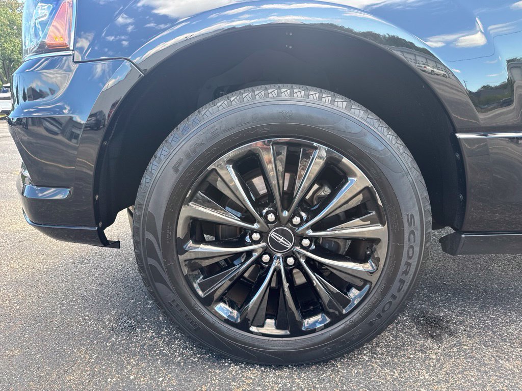Used 2016 Lincoln Navigator Select AWD/4WD image 13