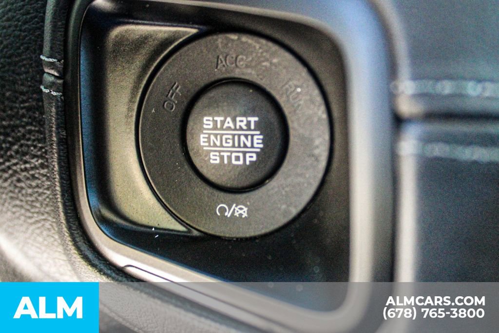 Used 2025 Jeep Wrangler Unlimited Sahara AWD/4WD image 27
