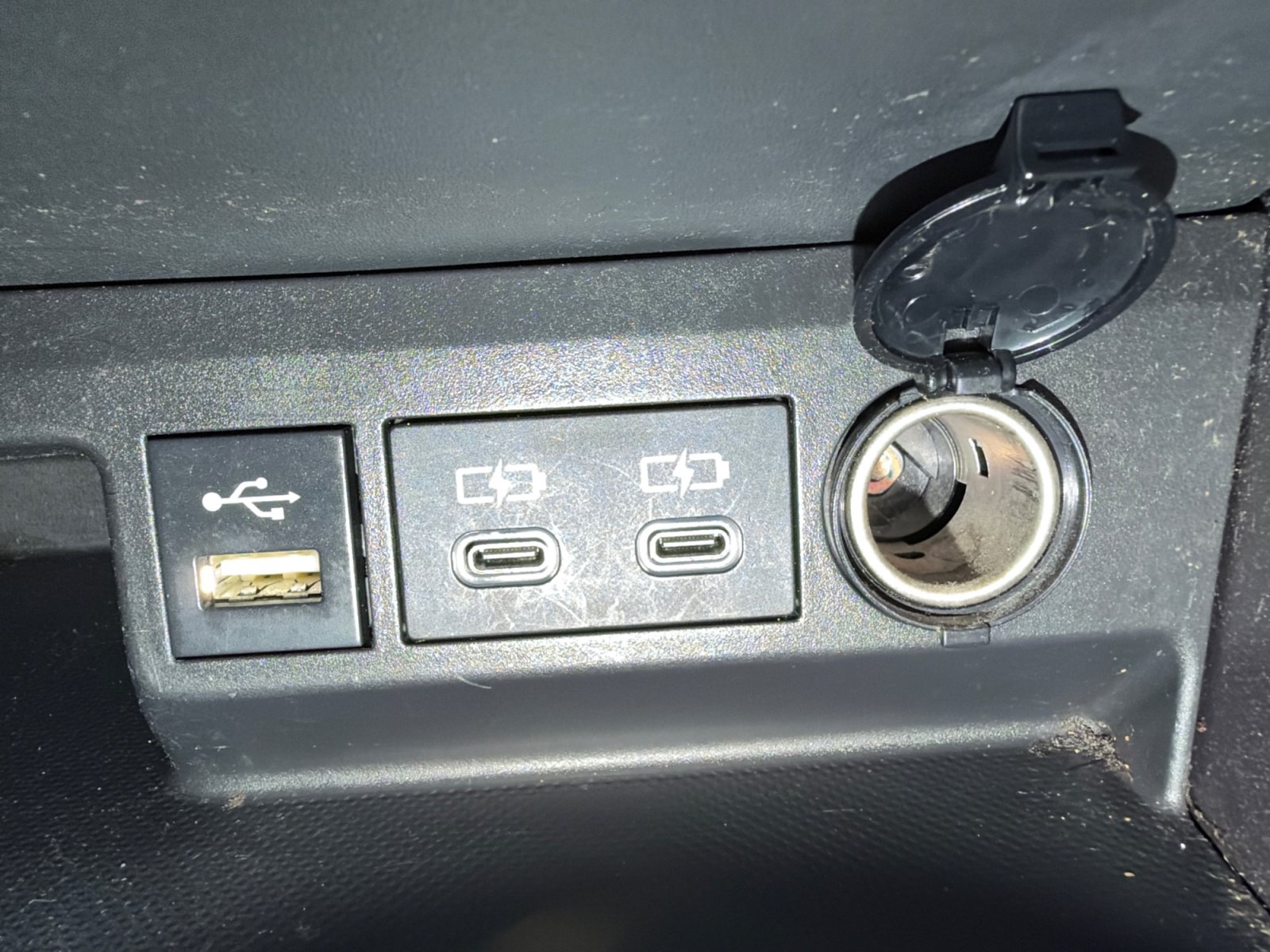 Used 2022 Toyota Highlander LE FWD image 21