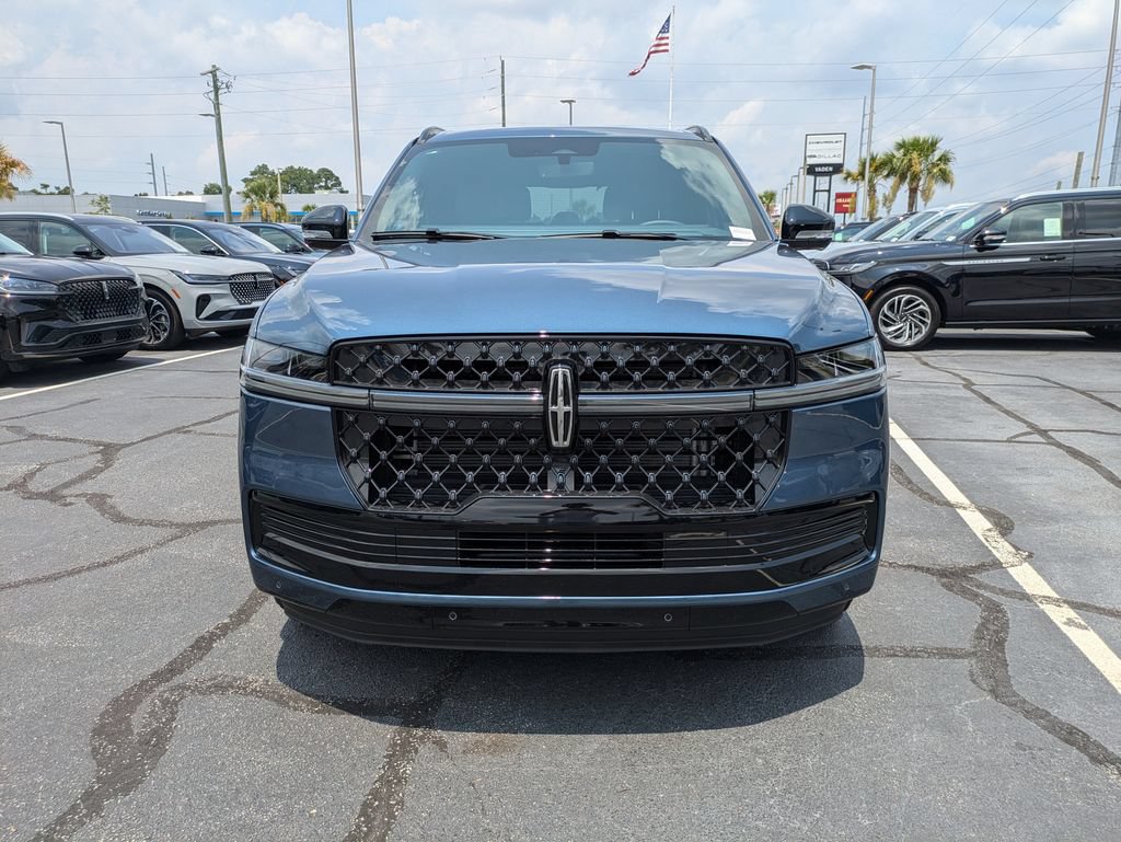 New 2027 Lincoln Navigator Reserve w/ Jet Appearance Package RWD image 9