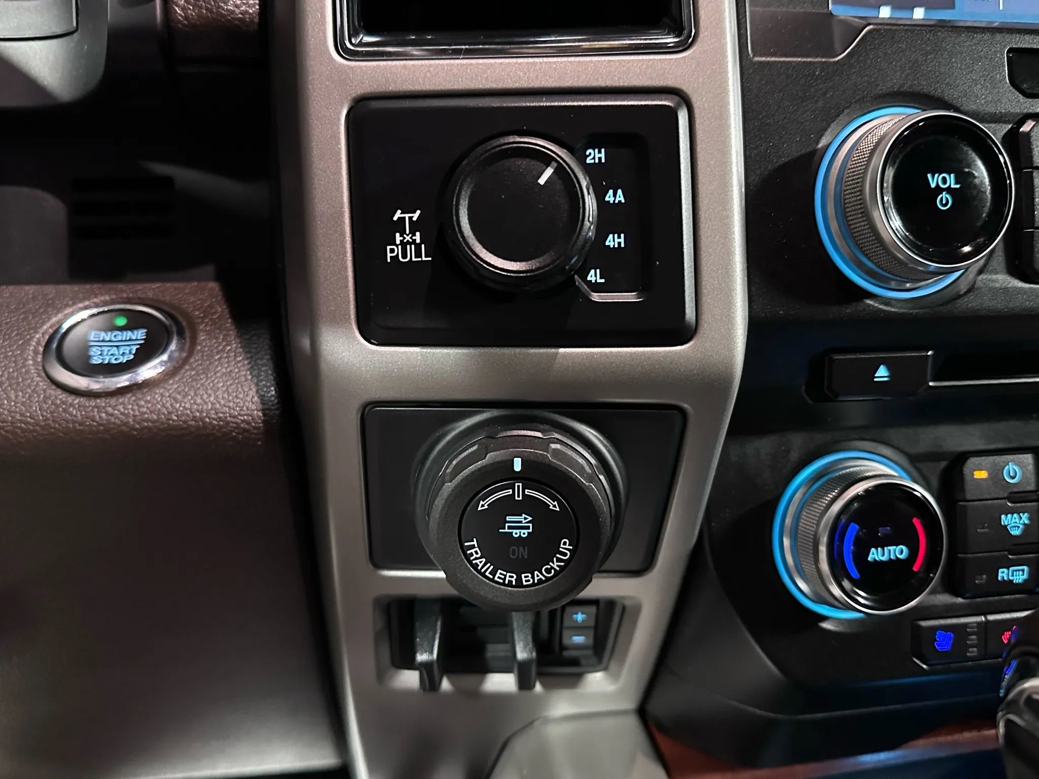 Used 2018 Ford F150 King Ranch w/ Equipment Group 601A Luxury AWD/4WD image 28