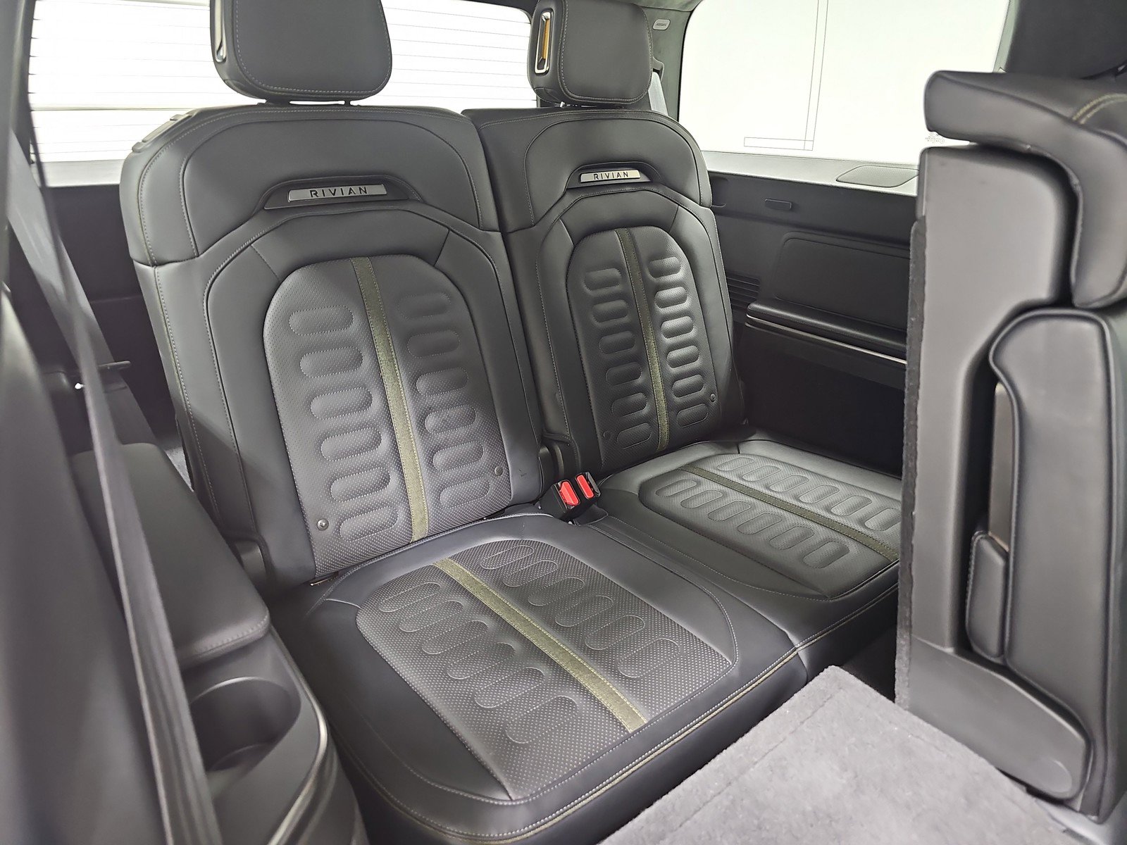 Used 2025 Rivian R1S Adventure image 25