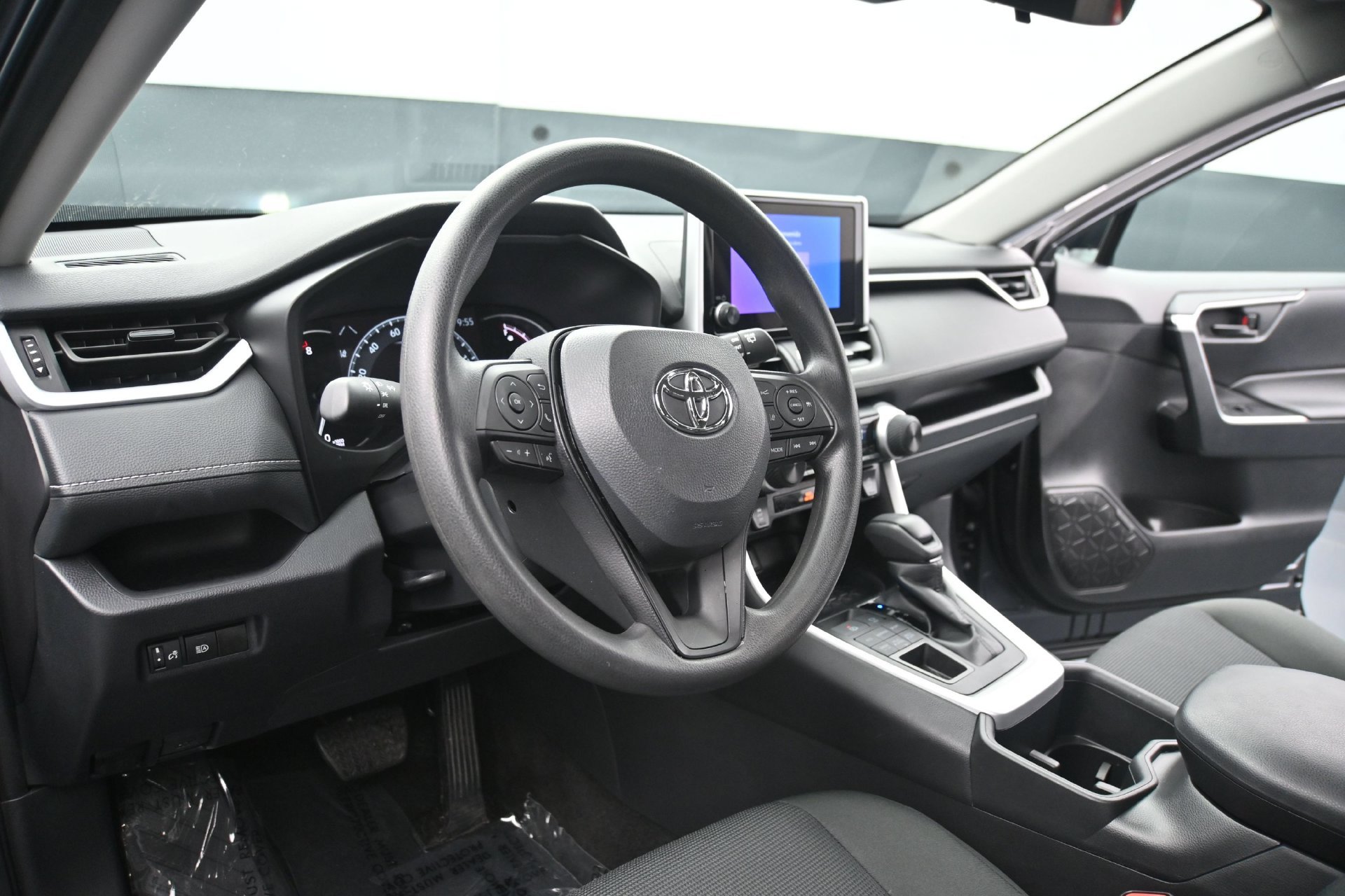 Used 2024 Toyota RAV4 LE AWD/4WD image 20