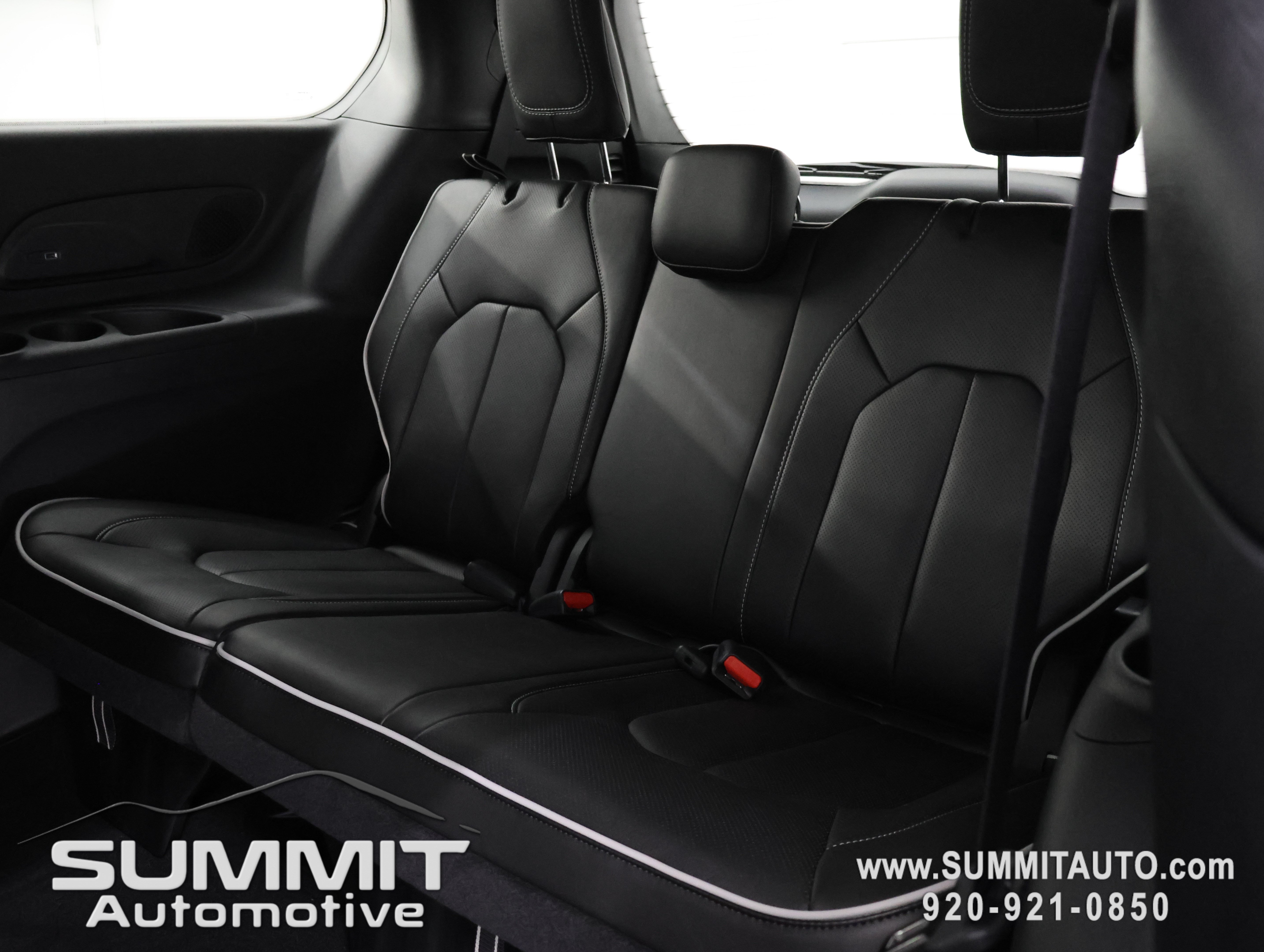 New 2027 Chrysler Pacifica Limited AWD/4WD image 10