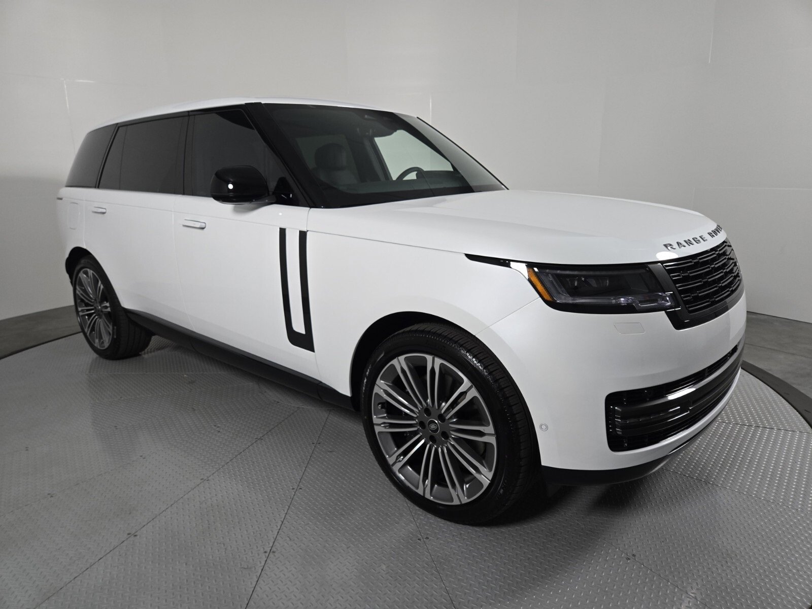 New 2025 Land Rover Range Rover Long Wheelbase SE image 14